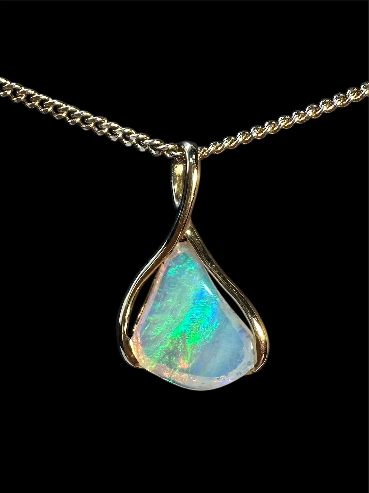 18ct Gold Solid Opal Pendant