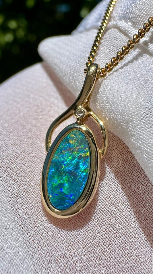 What to Look for When Buying Opal Jewellery (Beginner’s Guide)