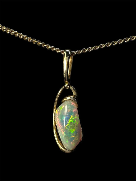 18ct Gold Solid Opal Pendant