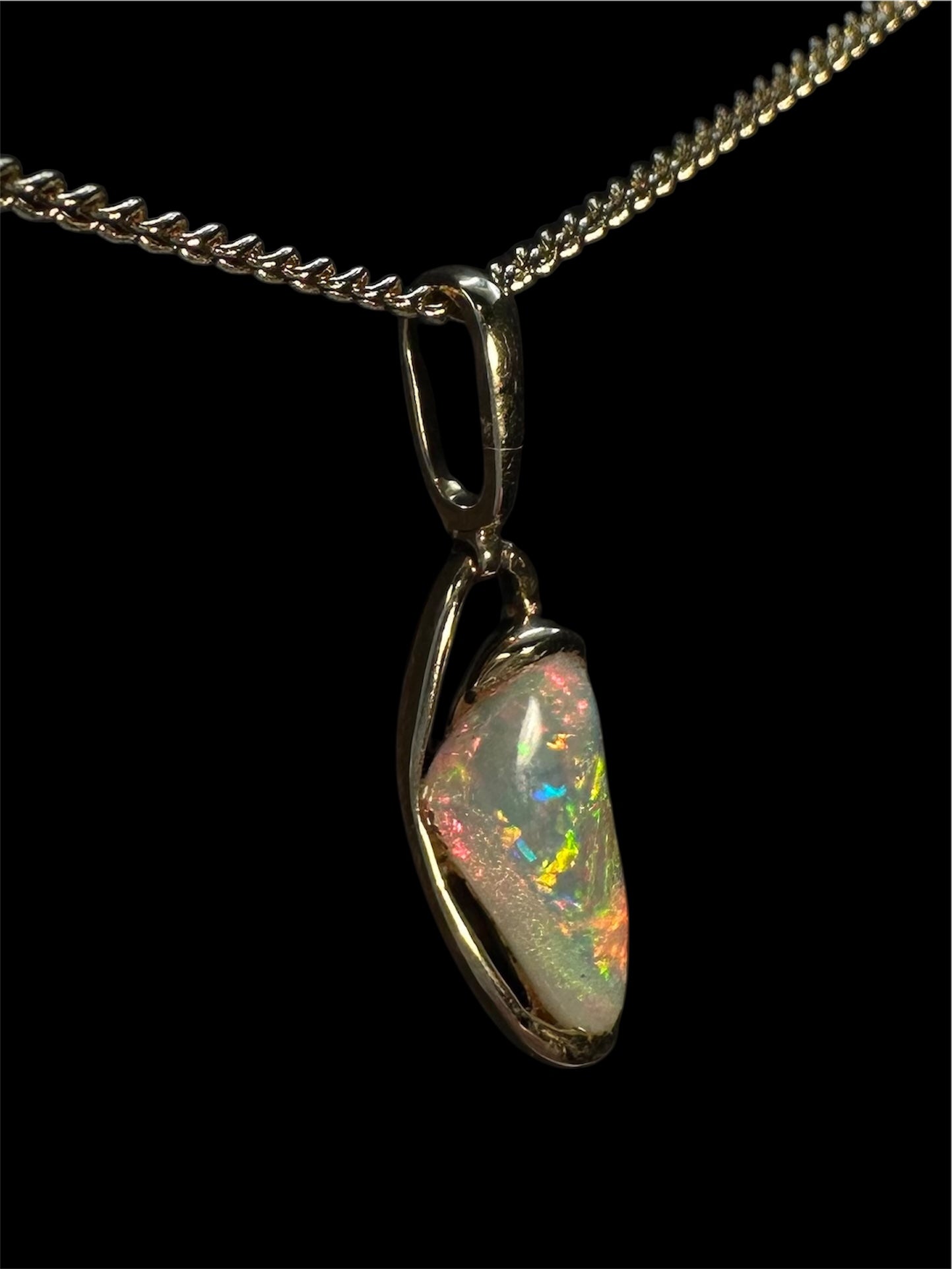 18ct Gold Solid Opal Pendant