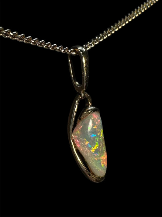 18ct Gold Solid Opal Pendant