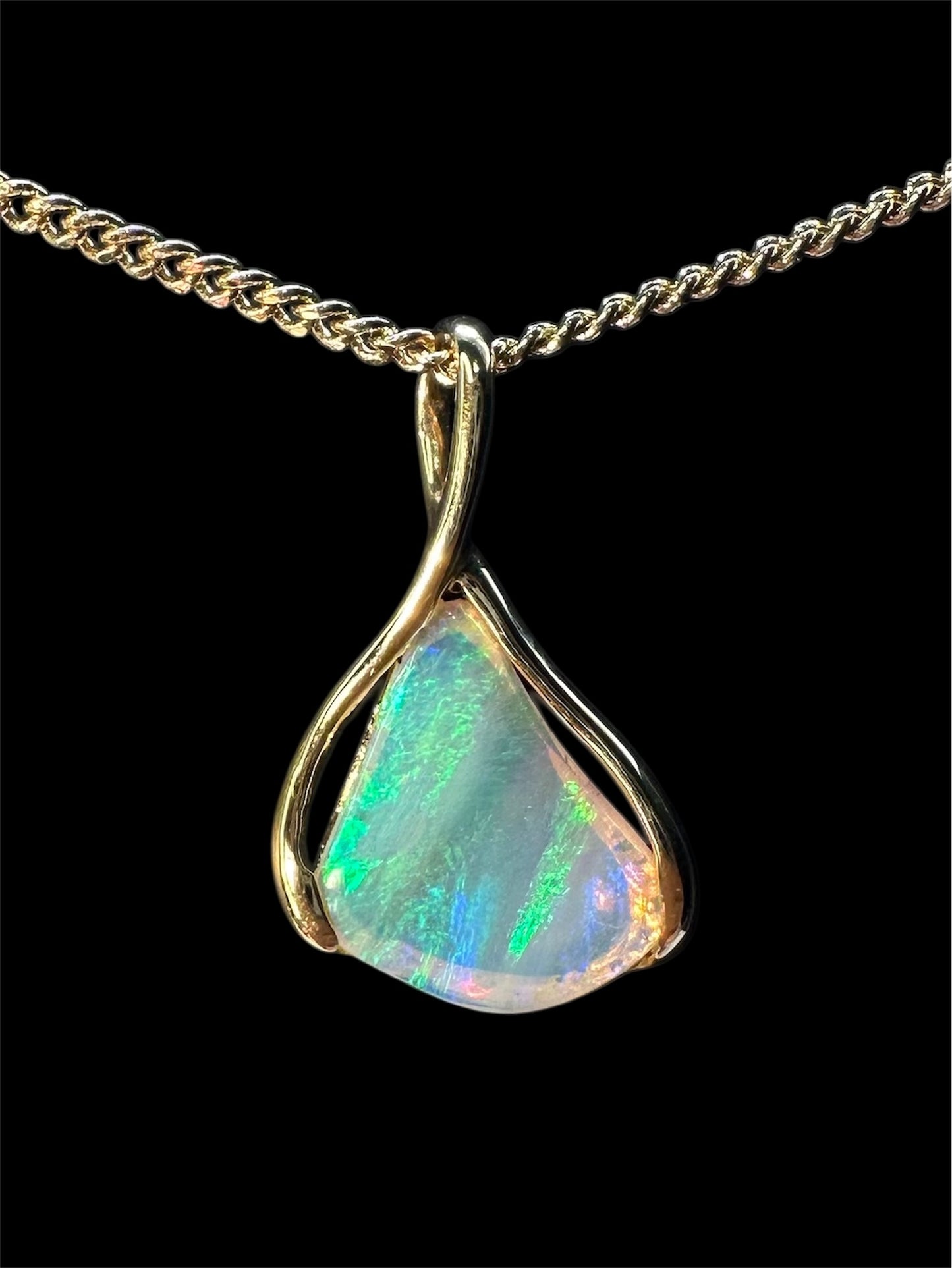 18ct Gold Solid Opal Pendant