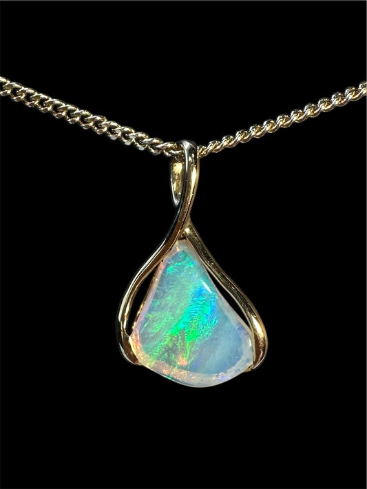 18ct Gold Solid Opal Pendant