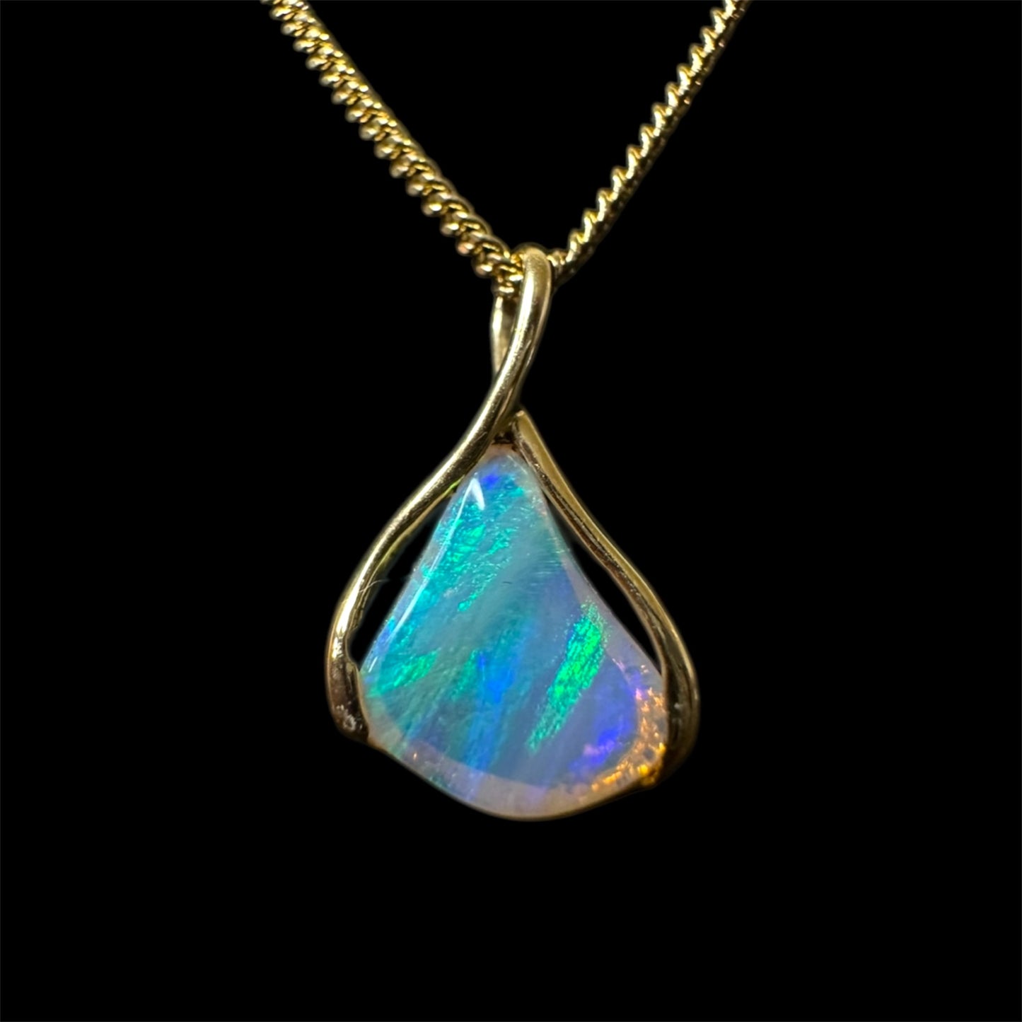 18ct Gold Solid Opal Pendant